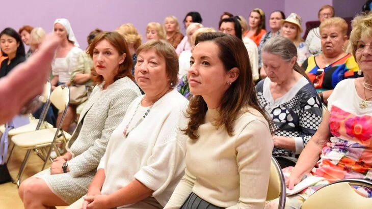 Мария Воропаева встретилась с участниками проекта "Круги мира" Мария Воропаева встретилась с участниками проекта "Круги мира"