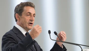 Бывший президент Франции Николя Саркози покинул тюрьму Ла Санте