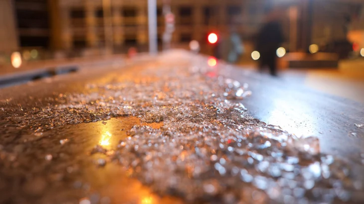 «Желтый» уровень опасности из-за гололедицы продлили в Москве до утра 25 марта «Желтый» уровень опасности из-за гололедицы продлили в Москве до утра 25 марта