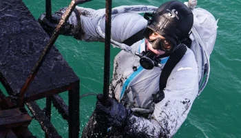 В Черном море увеличены силы для ликвидации разлива мазута