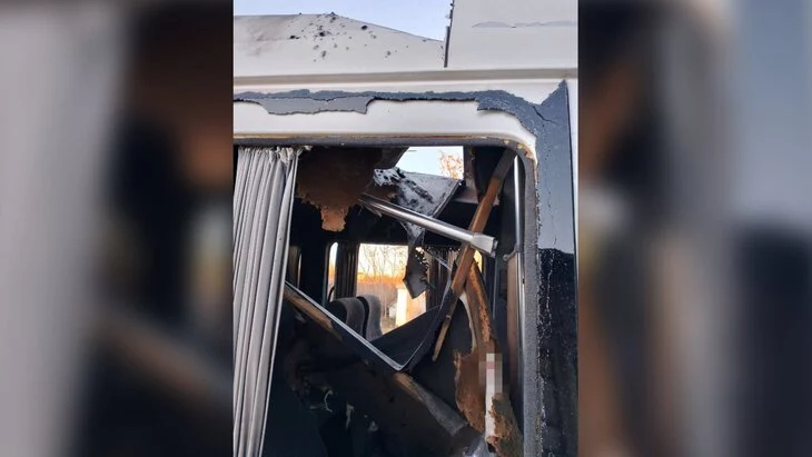 Один человек погиб после атаки ВСУ на автобус в Херсонской области Один человек погиб после атаки ВСУ на автобус в Херсонской области