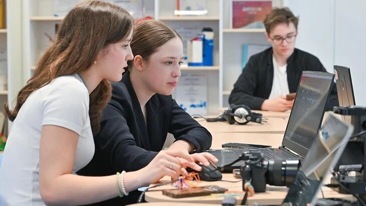 Собянин рассказал о новой программе по работе с ИИ для учащихся ИТ-классов Собянин рассказал о новой программе по работе с ИИ для учащихся ИТ-классов