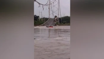 Четыре человека погибли в результате обрушения моста на западе Эквадора