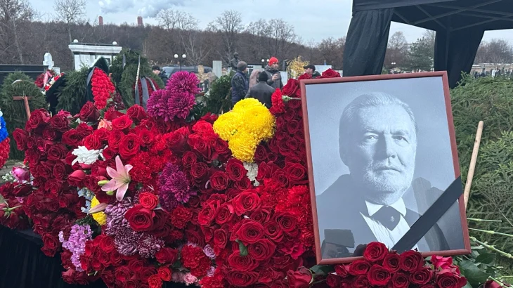 Народного артиста России Владимира Симонова похоронили на Троекуровском кладбище Народного артиста России Владимира Симонова похоронили на Троекуровском кладбище