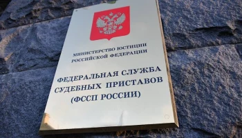 Под Калининградом должник по алиментам спрятался от приставов на потолке