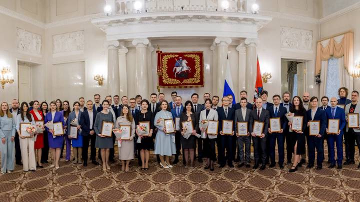 Вручение премии Молодым учёным в феврале 2024 года 