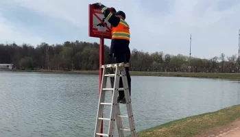 Около тысячи знаков безопасности заменят на 270 столичных водоемах