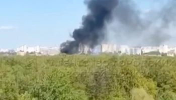 Пожар вспыхнул в двухэтажном складе в Москве