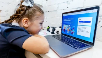 К 8 Марта в МЭШ можно отправить друг другу подарки из новой праздничной коллекции