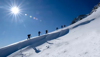 МЧС: На турбазу у горы Ослянка вернулись только двое из 15 туристов МЧС: На турбазу у горы Ослянка вернулись только двое из 15 туристов