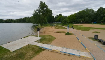 Роспотребнадзор запретил купаться в зоне отдыха "Озеро Белое" на востоке Москвы
