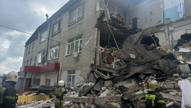 Офисное здание частично обрушилось в Екатеринбурге Офисное здание частично обрушилось в Екатеринбурге