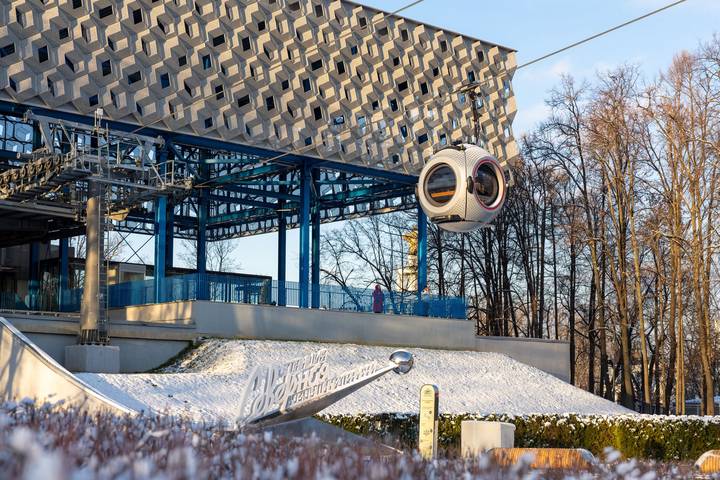 Сергунина: Канатная дорога стала самым популярным аттракционом на ВДНХ