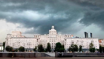 Новая волна непогоды накроет Москву в ближайшие часы