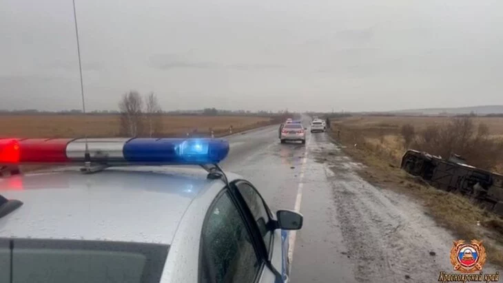 Причиной ДТП с автобусом под Красноярском могли стать плохая погода и нарушение скорости Причиной ДТП с автобусом под Красноярском могли стать плохая погода и нарушение скорости