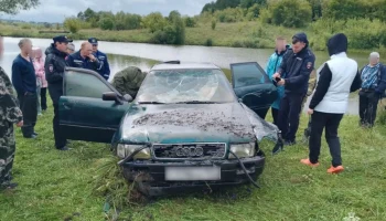 Спасатели достали из пруда в Нижегородской области автомобиль с&nbsp;телом мужчины