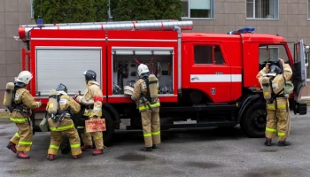 Пожарные тушат возгорание в больнице на севере Москвы