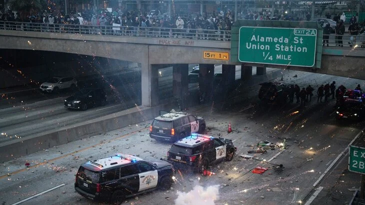 9News: репортер пострадала от резиновой пули во время протестов в США 9News: репортер пострадала от резиновой пули во время протестов в США