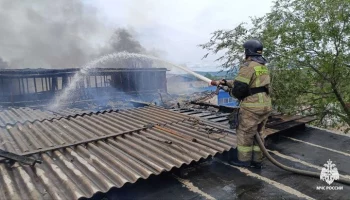 Склад техники загорелся в Хабаровском крае