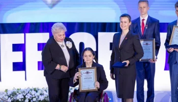 Школьницу из Москвы наградили знаком &laquo;Горячее сердце&raquo; в Музее Победы