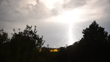 &laquo;Желтый&raquo; погодный уровень ввели в столичном регионе из-за грозы