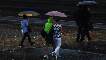 Москвичей призвали пересесть на метро из-за сильного дождя до 14 июня
