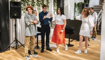 Актер Даниил Вахрушев встретился с гостями литературной гостиной на ВДНХ