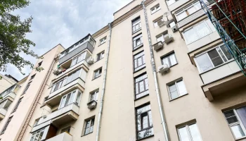 Капремонт фасада дома, в котором жил композитор Эдисон Денисов, проходит в Пресненском районе
