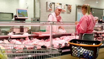 Оптовые цены на свинину в России снизились на 15% за год
