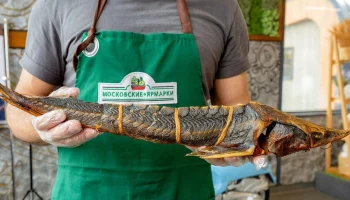 Участник московских ярмарок отправляет бойцам СВО консервы и копченую рыбу