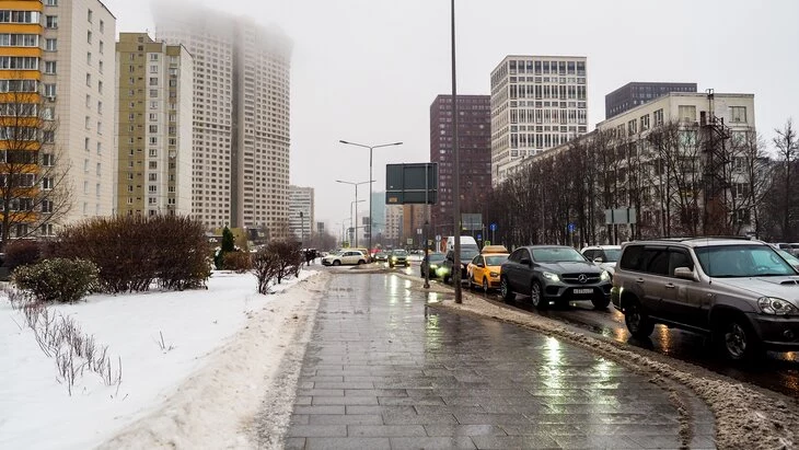 Москвичей предупредили о гололедице