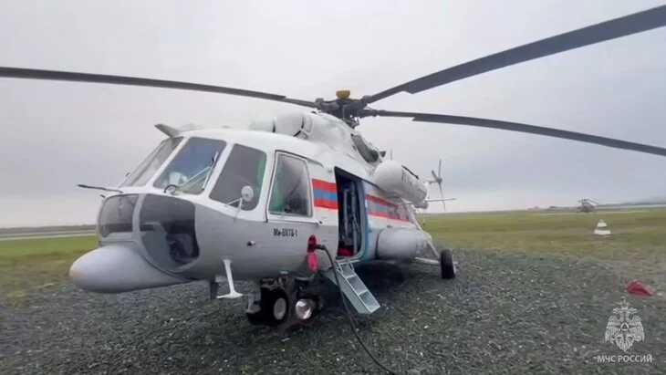 Вертолет Ми-8 вылетел на поиски пропавших туристов на Курилах Вертолет Ми-8 вылетел на поиски пропавших туристов на Курилах