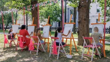 Арт-маркет на Никитском бульваре стал одним из ярких событий "Лета в Москве"