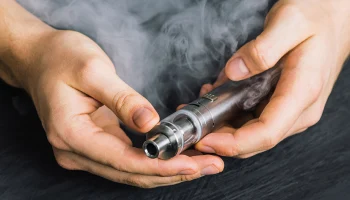 Депутат Горячева: Работодателя могут оштрафовать за курение вейпов в офисе