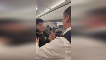 Пьяная женщина устроила дебош на борту самолета из Москвы в Сургут
