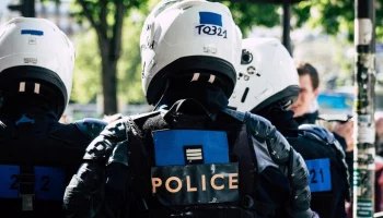 Parisien: двое полицейских пострадали в результате перестрелки в Париже