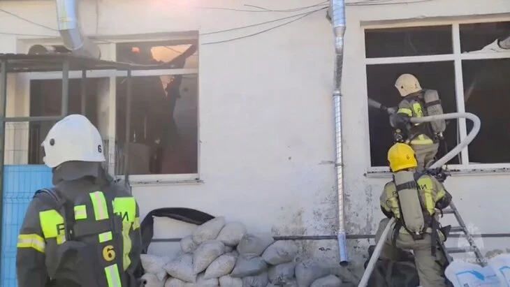Пожарные локализовали возгорание на складе в Крыму Пожарные локализовали возгорание на складе в Крыму
