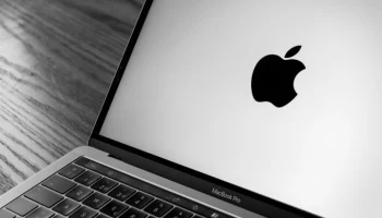 Вооруженные топорами мужчины ограбили два грузовика с продукцией Apple во Франции