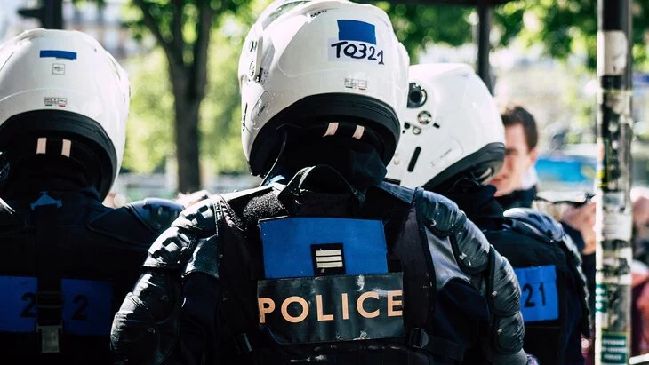 Два человека пострадали в результате нападения на лицей во Франции – СМИ Два человека пострадали в результате нападения на лицей во Франции – СМИ