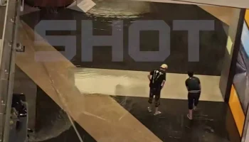 Shot: Торговый центр &laquo;Кунцево плаза&raquo; затопило на западе Москвы
