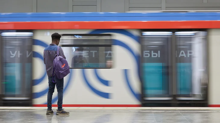 Самые необычные из забытых в транспорте вещей перечислили в метро Москвы Самые необычные из забытых в транспорте вещей перечислили в метро Москвы