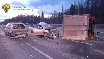 Суд рассмотрит дело водителя грузовика, протаранившего остановившиеся на МКАД автомобили