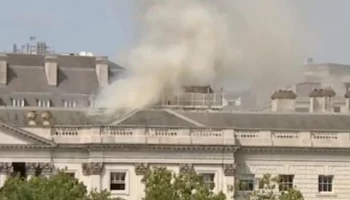 Пожар произошел в историческом здании Сомерсет-хаус в центре Лондона