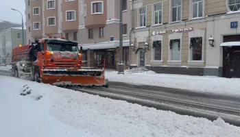 Около 130 тысяч человек задействованы в уборке снега в Москве
