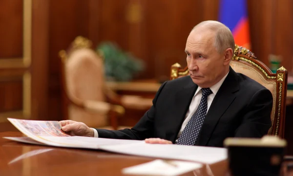 Путин подписал закон о критериях сохранения выплат многодетным семьям Путин подписал закон о критериях сохранения выплат многодетным семьям