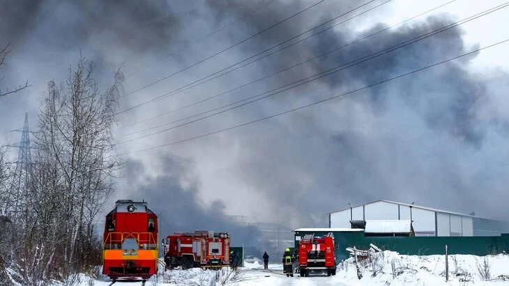 Открытое горение на производстве ацетона в Гатчине Ленобласти ликвидировано