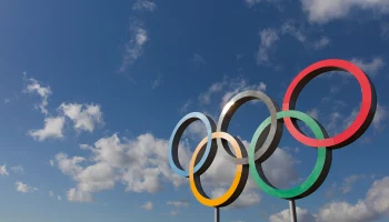 Французский прыгун с шестом Аммирати сбил планку пенисом и не вышел в финал ОИ
