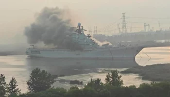 В Китае загорелся авианесущий крейсер "Минск"