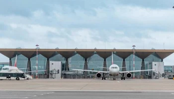 Более 400 пассажиров высажены из вынужденно севшего в Пулково самолета