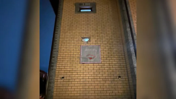 Украинский БПЛА сбит над Курском, пострадали четыре домовладения Украинский БПЛА сбит над Курском, пострадали четыре домовладения